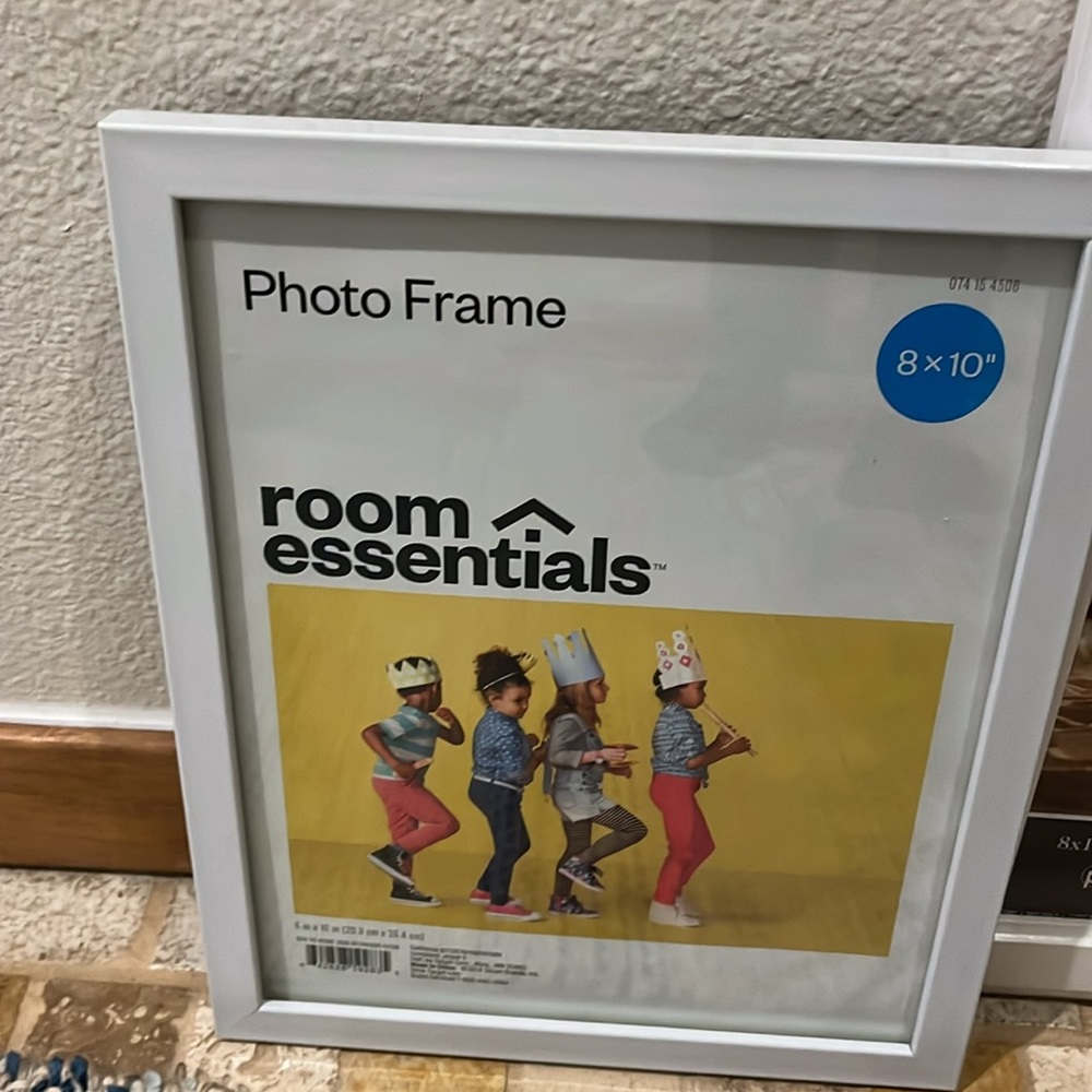 Assorted 8x10 frames - Picture 2 of 7